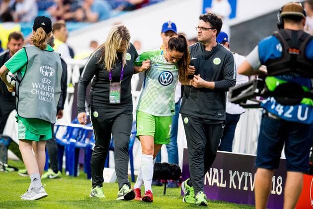 180524 Sara Björk Gunnarsdottir of Wolfsburg with an injury during the UEFA Women s Champions League final between VfL Wolfsburg and Olympique Lyonnais on May 24, 2018 in Kyiv. Photo: Vegard Wivestad Grott BILDBYRAN kod VG 170174 Copyright: VEGARDxWIVESTADxGRoTT BB180524BB052