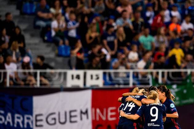 180524 Ada Hegerberg of Lyon celebrates with teammates after 1-1 during the UEFA Women s Champions League final between VfL Wolfsburg and Olympique Lyonnais on May 24, 2018 in Kyiv. Photo: Vegard Wivestad Grott BILDBYRAN kod VG 170174 Copyright: VEGARDxWIVESTADxGRoTT BB180524BB058