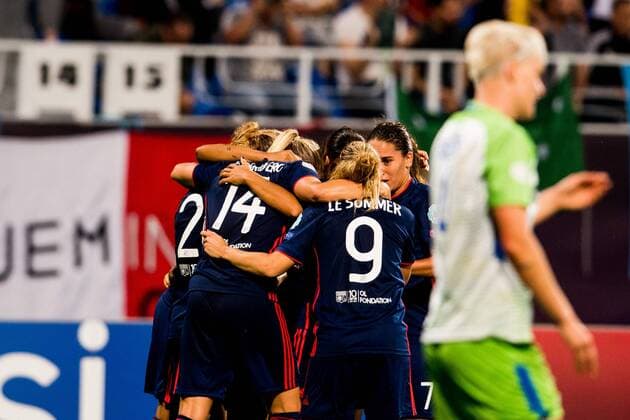 180524 Ada Hegerberg of Lyon celebrates with teammates after 1-1 during the UEFA Women s Champions League final between VfL Wolfsburg and Olympique Lyonnais on May 24, 2018 in Kyiv. Photo: Vegard Wivestad Grott BILDBYRAN kod VG 170174 Copyright: VEGARDxWIVESTADxGRoTT BB180524BB060
