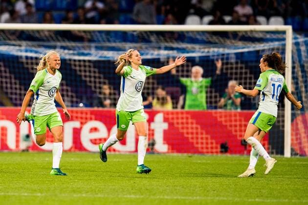 180524 Pernille Harder of Wolfsburg celebrates with teammates after scoring 1-0 during the UEFA Women s Champions League final between VfL Wolfsburg and Olympique Lyonnais on May 24, 2018 in Kyiv. Photo: Vegard Wivestad Grott BILDBYRAN kod VG 170174 Copyright: VEGARDxWIVESTADxGRoTT BB180524BB068