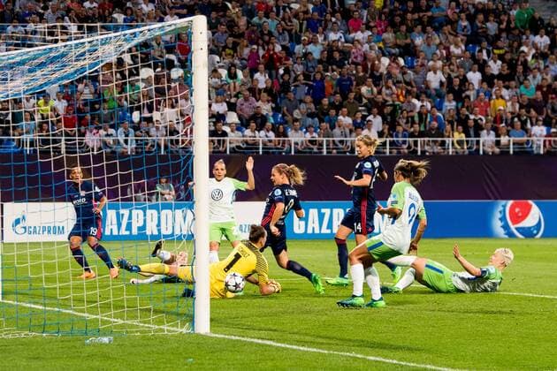 180524 Eugenie Le Sommer of Lyon scores the 2-1 goal during the UEFA Women s Champions League final between VfL Wolfsburg and Olympique Lyonnais on May 24, 2018 in Kyiv. Photo: Vegard Wivestad Grott BILDBYRAN kod VG 170174 Copyright: VEGARDxWIVESTADxGRoTT BB180524BB077