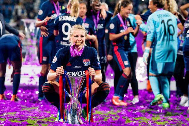 180524 Ada Hegerberg celebrates with the trophy after winning the UEFA Women s Champions League final between VfL Wolfsburg and Olympique Lyonnais on May 24, 2018 in Kyiv. Photo: Vegard Wivestad Grott BILDBYRAN kod VG 170174 Copyright: VEGARDxWIVESTADxGRoTT BB180524BB108