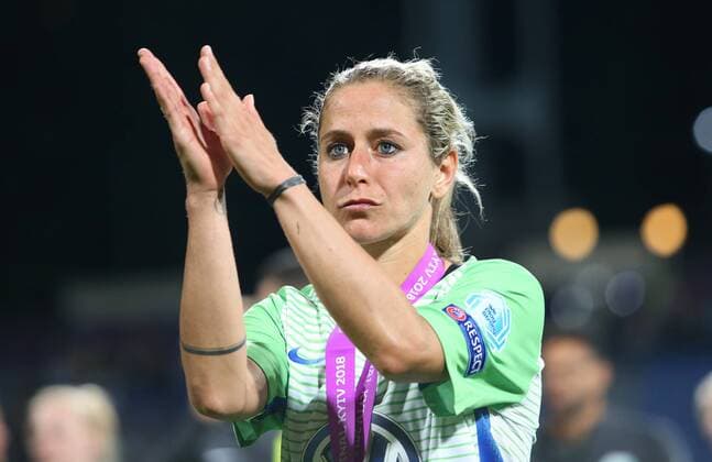 Wolfsburg vs Lyon, Finale CL Frauen, Kiew, Ukraine, 24.05.2018, FUßBALL - VfL Wolfsburg vs Olympique Lyon, Finale UEFA Frauen Champions League, Saison 2017-18. Bild zeigt: Anna Blässe (VfL Wolfsburg) enttäuscht, traurig, niedergeschlagen, verzweifelt, down, frust, frustriert, enttäuschung Kiew