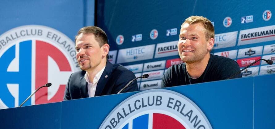 25.05.2018 - Handball -1. Bundesliga - Saison 2017 2018 - HC Erlangen HCE - Pressekonferenz Pressegespräch Medientermin - Vorstellung Neuzugang Petter Overby - ThHa - Rene Selke (Geschäftsführer, HC Erlangen, HCE ) und Petter Overby (9, HC Erlangen, HCE )