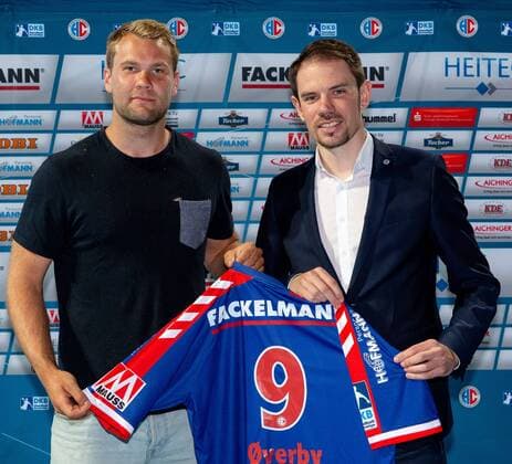 25.05.2018 - Handball -1. Bundesliga - Saison 2017 2018 - HC Erlangen HCE - Pressekonferenz Pressegespräch Medientermin - Vorstellung Neuzugang Petter Overby - ThHa - Petter Overby (9, HC Erlangen, HCE ) und Rene Selke (Geschäftsführer, HC Erlangen, HCE )