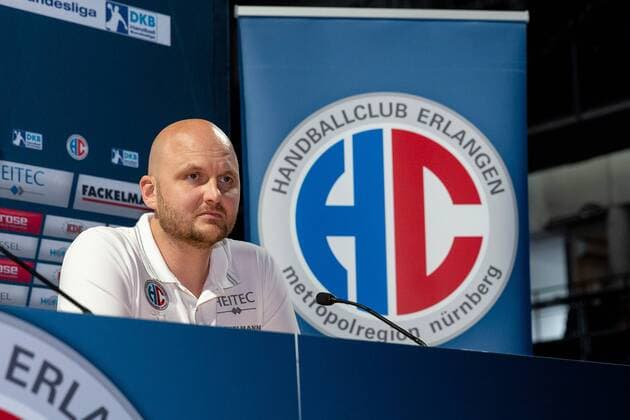 25.05.2018 - Handball -1. Bundesliga - Saison 2017 2018 - HC Erlangen HCE - Pressekonferenz Pressegespräch Medientermin - Vorstellung Neuzugang Petter Overby - ThHa - Adalsteinn Eyjolfsson (Trainer HC Erlangen HCE )