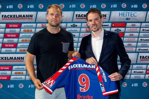 25.05.2018 - Handball -1. Bundesliga - Saison 2017 2018 - HC Erlangen HCE - Pressekonferenz Pressegespräch Medientermin - Vorstellung Neuzugang Petter Overby - ThHa - Petter Overby (9, HC Erlangen, HCE ) und Rene Selke (Geschäftsführer, HC Erlangen, HCE )