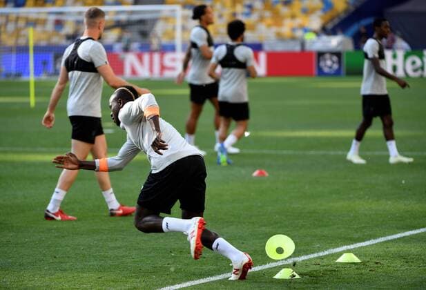 Liverpool Senegalese striker Sadio Mane (C) attends a team training session at the NSC Olimpiyskiy stadium in Kiev, Ukraine, 25 May 2018. Liverpool FC will face Real Madrid in the Champions League final at the NSC Olimpiyskiy stadium in Kiev on 26 May 2018. Liverpool training session !ACHTUNG: NUR REDAKTIONELLE NUTZUNG!  Copyright: xMykolaxTysx GRAF5697 20180525-636628670249101490