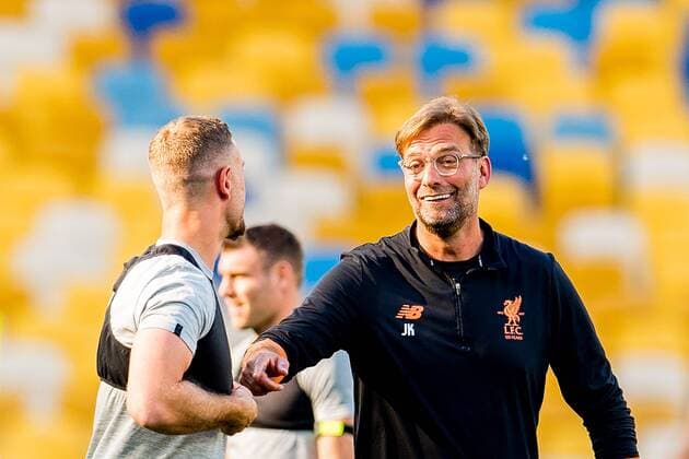 180525 Jürgen Klopp, head coach of Liverpool, and Jordan Henderson during a training session on May 25, 2018 in Kyiv. Photo: Vegard Wivestad Gr¿tt BILDBYRN kod VG 170176 Copyright: VEGARDxWIVESTADxGR¯TT BB180525BB054
