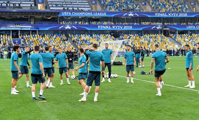 Real Madrid players attend a team training session at the NSC Olimpiyskiy stadium in Kiev, Ukraine, 25 May 2018. Real Madrid will face Liverpool FC in the Champions League final at the NSC Olimpiyskiy stadium in Kiev on 26 May 2018. Real Madrid training session !ACHTUNG: NUR REDAKTIONELLE NUTZUNG!  Copyright: xMykolaxTysx GRAF5844 20180525-636628749932321547