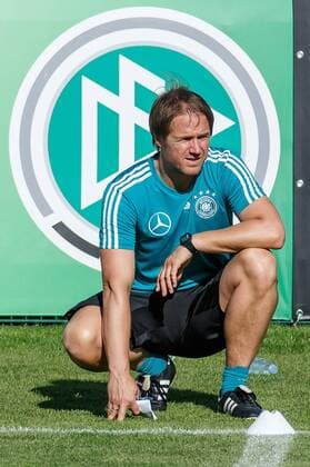 Eppan, Italy, 25.05.2018, DFB Trainingslager Nationalmannschaft, Assistenztrainer Thomas Schneider (GER) guckt ( DeFodi507