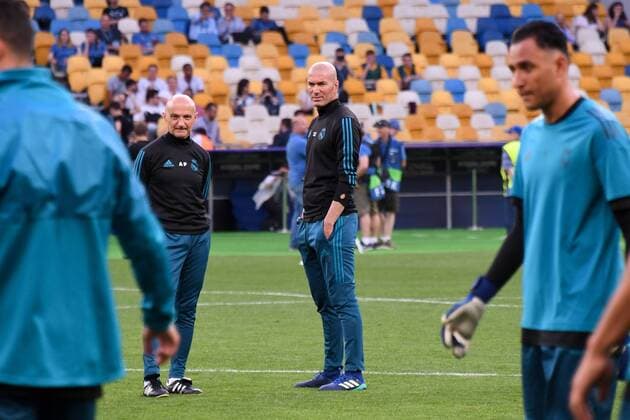 ZINEDINE ZIDANE - DAVID BETTONI (ENTRAINEUR ADJOINT REAL MADRID) FOOTBALL : Entrainement Real Madrid - Ligue des Champions - Finale - 25 05 2018 AnthonyBIBARD FEP Panoramic 