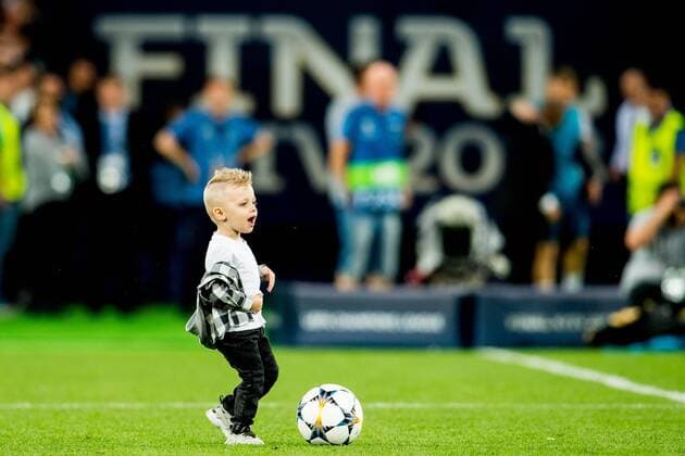 180525 The son of Sergio Ramos during a Real Madrid training session on May 25, 2018 in Kyiv. Photo: Vegard Wivestad Gr¿tt BILDBYRN kod VG 170177 Copyright: VEGARDxWIVESTADxGR¯TT BB180525BB316