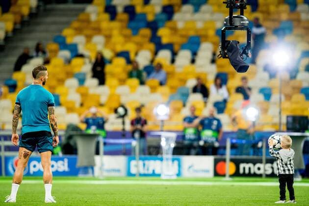 180525 Sergio Ramos of Real Madrid with his son during a training session on May 25, 2018 in Kyiv. Photo: Vegard Wivestad Gr¿tt BILDBYRN kod VG 170177 Copyright: VEGARDxWIVESTADxGR¯TT BB180525BB318