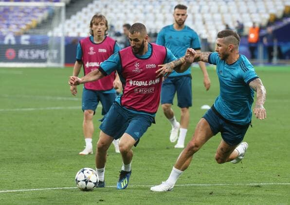 (180526) -- KIEV, May 26, 2018 -- Benzema (L) and Ramos of Real Madrid attend a training session before the UEFA Champions League final match between Liverpool and Real Madrid at the Olympic Stadium in Kiev, Ukraine, May 25, 2018. ) (SP)UKRAINE-KIEV-CHAMPIONS LEAGUE-TRAINING Sergey 