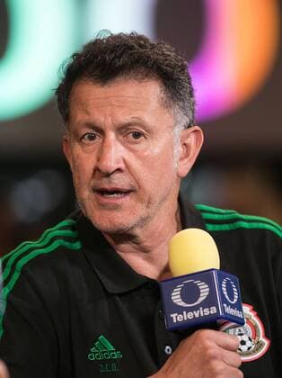 May 25, 2018 - Los Angeles, California, U.S - Coach, Juan Carlos Osorio of Mexico s World Cup squad responds to questions from journalists during Mexico Media Day on Friday May 25, 2018 in Beverly Hills, California ahead a pre-World Cup soccer friendly against Wales in Pasadena on May 28. Mexico Soccer Team Media Day - ZUMAp124 20180525_zaa_p124_511 Copyright: xJavierxRojasx