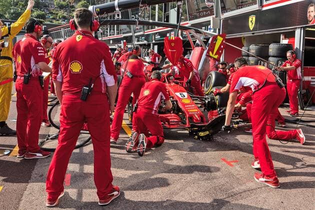 Hektik in der Ferrari Box bei Sebastian Vettel, Grosser Preis von Monaco 2018, Rennen, Motorsport, Formel 1, 26.05.2018, Grosser Preis von Monaco 2018, Rennen, Motorsport, Formel 1, 26.05.2018 Monte Carlo Copyright: xIllman Eibner-Pressefotox EP_Illmann