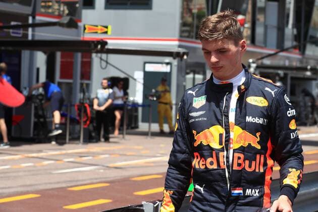 26th May 2018, Circuit de Monaco, Monaco, Monte Carlo; Monaco Formula 1 Grand Prix, Saturday qualifying; Aston Martin Red Bull Racing TAG Heuer, Max Verstappen crashes on exit of Swimming Pool and walks back to the garage  ActionPlus12028820 Octane