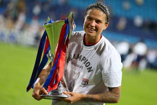 24.05.2018 Kiev(Ukraine) Vfl Wolfsburg-Olympique Lyon UEFA women s football champions league final Dzsenifer Marozsan Olympique Lyon with champion trophy :Str 