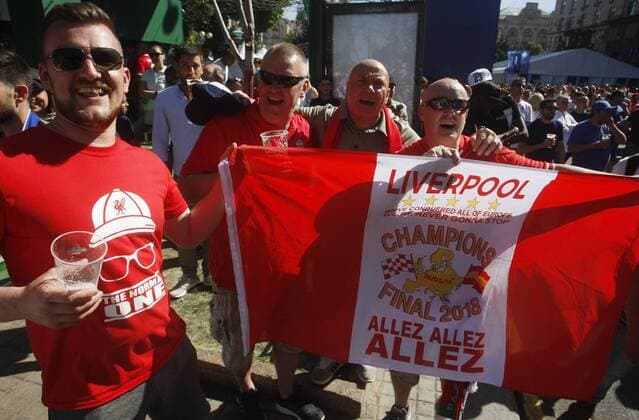 May 26, 2018 - Kiev, Ukraine - Liverpool fans pose for a photo in a fan zone in Kiev, Ukraine, 26 May 2018. Real Madrid will face Liverpool FC in the UEFA Champions League final at the NSC Olimpiyskiy stadium on 26 May 2018. Real Madrid vs Liverpool FC, UEFA Champions League final - ZUMAg194 20180526_zap_g194_002 Copyright: xSergxGlovnyx
