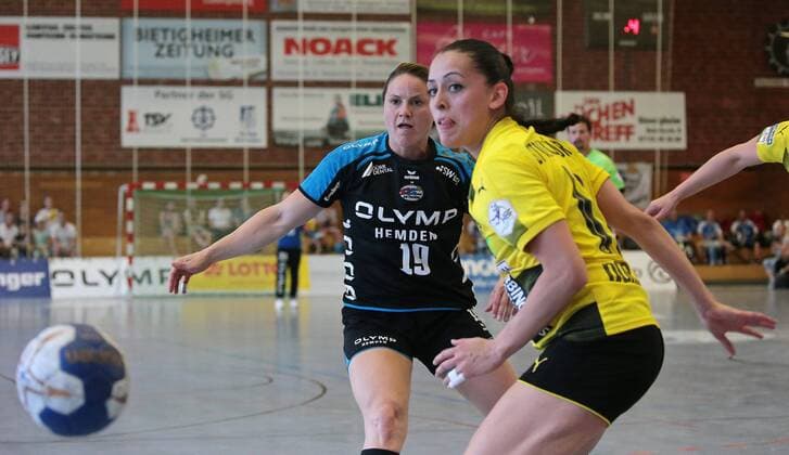 26.05.2018, Deutschland, Bietigheim, Handball Bundesliga Frauen 26. Spieltag Saison 2017 2018 SG BBM Bietigheim vs. Borussia Dortmund: v.l. Anna Loerper (BBM), Svenja Huber (BVB)