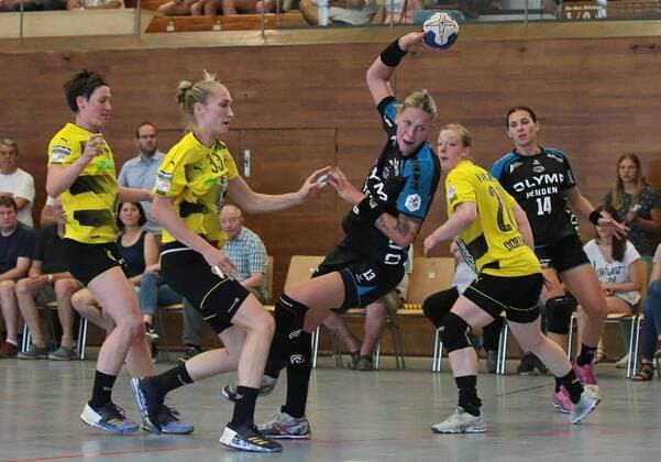 26.05.2018, Deutschland, Bietigheim, Handball Bundesliga Frauen 26. Spieltag Saison 2017 2018 SG BBM Bietigheim vs. Borussia Dortmund: v.l. Anne Müller (BVB), Nadja Mansson (BVB), Luisa Schulze (BBM), Harma van Kreij, Carolina Kudlacz-Gloc (BBM)
