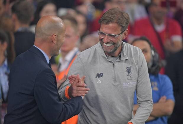 Fußball, CL Finale, Real Madrid - FC Liverpool 26.05.2018, Fussball UEFA Championsleague Finale 2018, Real Madrid - FC Liverpool, im Olympiastadion Kiew (Ukraine). v.l. Trainer Zinedine Zidane (Real Madrid) und Trainer Jürgen Klopp (FC Liverpool)
