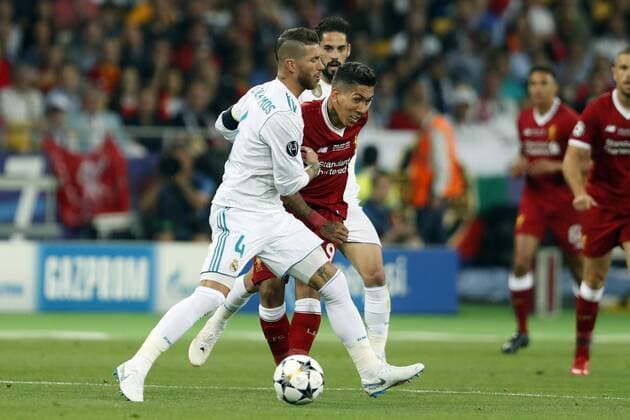 Fußball, CL Finale, Real Madrid - FC Liverpool (L-R) Sergio Ramos of Real Madrid, Roberto Firmino of Liverpool FC during the UEFA Champions League final between Real Madrid and Liverpool on May 26, 2018 at NSC Olimpiyskiy Stadium in Kyiv, Ukraine UEFA Champions League 2017 2018 xVIxVIxImagesx xMauricexvanxSteenxIVx 11042013