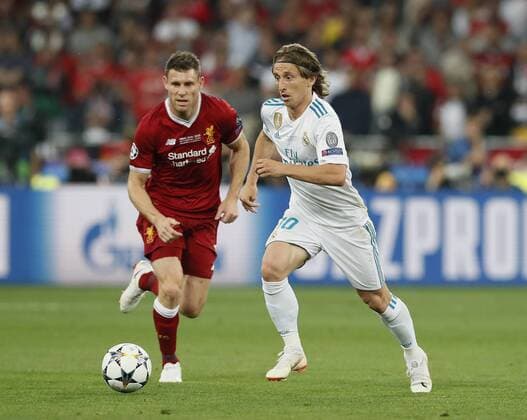 Fußball, CL Finale, Real Madrid - FC Liverpool Luka Modric of Real Madrid gets past James Milner of Liverpool during the UEFA Champions League Final match at the NSK Olimpiyskiy Stadium, Kiev. Picture date 26th May 2018. Picture credit should read: David Klein Sportimage EDITORIAL USE ONLY. No use with unauthorised audio, video, data, fixture lists, club league logos or live services. Online in-match use limited to 120 images, no video emulation. No use in betting, games or single club league player publications.