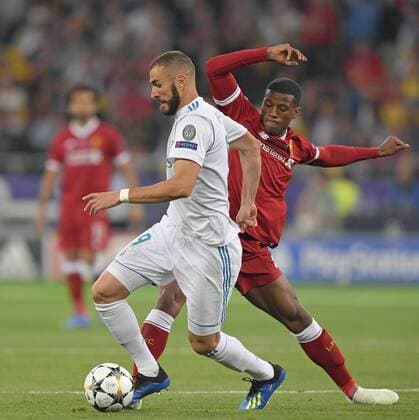 26.05.2018, Fussball UEFA Championsleague Finale 2018, Real Madrid - FC Liverpool, im Olympiastadion Kiew (Ukraine). v.l. Karim Benzema (Real Madrid) gegen Georginio Wijnaldum (FC Liverpool)