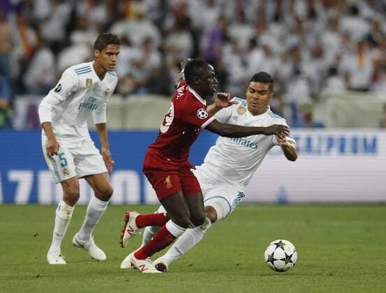 Fußball, CL Finale, Real Madrid - FC Liverpool Sadio Mane of Liverpool tackled by Casemiro of Real Madrid during the UEFA Champions League Final match at the NSK Olimpiyskiy Stadium, Kiev. Picture date 26th May 2018. Picture credit should read: David Klein Sportimage EDITORIAL USE ONLY. No use with unauthorised audio, video, data, fixture lists, club league logos or live services. Online in-match use limited to 120 images, no video emulation. No use in betting, games or single club league player publications.