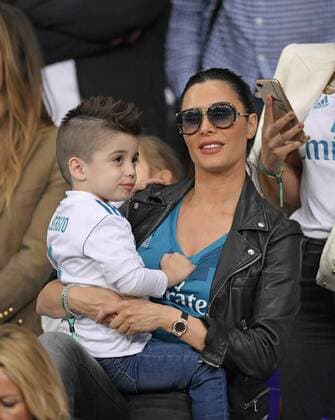 Fußball, CL Finale, Real Madrid - FC Liverpool 26.05.2018, Fussball UEFA Championsleague Finale 2018, Real Madrid - FC Liverpool, im Olympiastadion Kiew (Ukraine). Pila Rubio, die Freundin von Real Madrid Spieler Sergio Ramos mit dem gemeinsamen Sohn Sergio Ramos Rubio