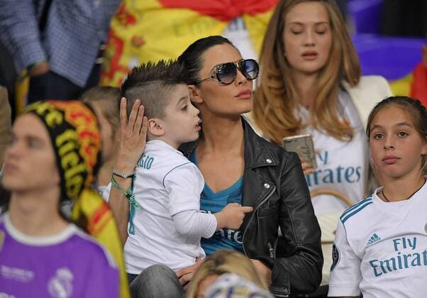 Fußball, CL Finale, Real Madrid - FC Liverpool 26.05.2018, Fussball UEFA Championsleague Finale 2018, Real Madrid - FC Liverpool, im Olympiastadion Kiew (Ukraine). Pila Rubio, die Freundin von Real Madrid Spieler Sergio Ramos mit dem gemeinsamen Sohn Sergio Ramos Rubio