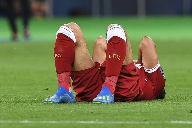 Fußball, CL Finale, Real Madrid - FC Liverpool Fußball Champions League Finale Real Madrid - FC Liverpool am 26.05.2018 im Olympiastadion in Kiew Mohamed Salah ( Liverpool ) verletzt am Boden