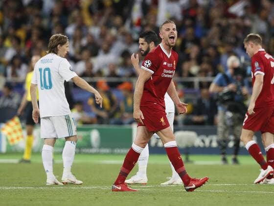 Fußball, CL Finale, Real Madrid - FC Liverpool Jordan Henderson of Liverpool rallies the players during the UEFA Champions League Final match at the NSK Olimpiyskiy Stadium, Kiev. Picture date 26th May 2018. Picture credit should read: David Klein Sportimage EDITORIAL USE ONLY. No use with unauthorised audio, video, data, fixture lists, club league logos or live services. Online in-match use limited to 120 images, no video emulation. No use in betting, games or single club league player publications.