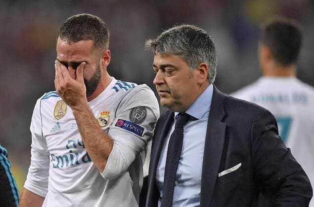 Fußball, CL Finale, Real Madrid - FC Liverpool 26.05.2018, Fussball UEFA Championsleague Finale 2018, Real Madrid - FC Liverpool, im Olympiastadion Kiew (Ukraine). Daniel Carvajal (li., Real Madrid) weint da er verletzt den Platz verlassen muss