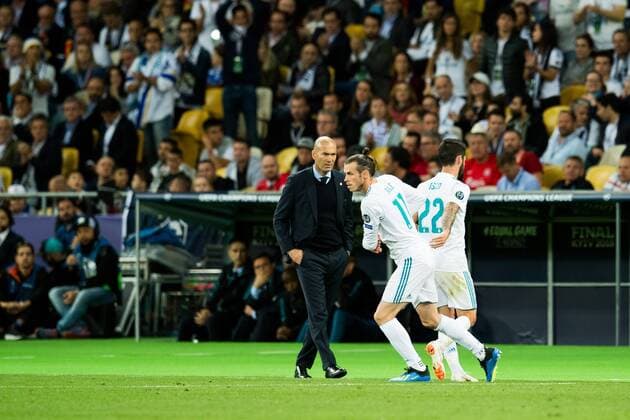 Fußball, CL Finale, Real Madrid - FC Liverpool 180526 Gareth Bale and Isco of Real Madrid in a substitution during the UEFA Champions League final between Real Madrid and Liverpool on May 26, 2018 in Kyiv. Photo: Vegard Wivestad Grott BILDBYRAN kod VG 170178 Copyright: VEGARDxWIVESTADxGRoTT BB180526ZR020