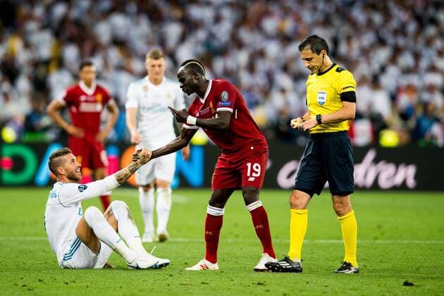 Fußball, CL Finale, Real Madrid - FC Liverpool 180526 Sergio Ramos of Real Madrid and Sadio Mane of Liverpool during the UEFA Champions League final between Real Madrid and Liverpool on May 26, 2018 in Kyiv. Photo: Vegard Wivestad Grott BILDBYRAN kod VG 170178 Copyright: VEGARDxWIVESTADxGRoTT BB180526ZC035