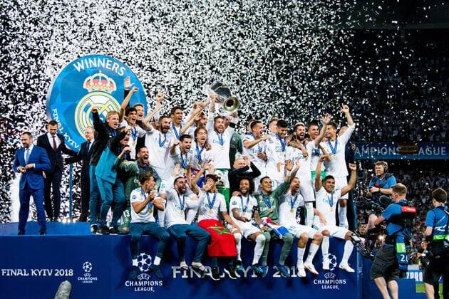 Fußball, Real Madrid gewinnt Champions League Fußball, CL Finale, Real Madrid gewinnt Champions League 180526 Players of Real Madrid celebrate with the trophy after the UEFA Champions League final between Real Madrid and Liverpool on May 26, 2018 in Kyiv. Photo: Vegard Wivestad Grott BILDBYRAN kod VG 170178 Copyright: VEGARDxWIVESTADxGRoTT BB180526ZV038
