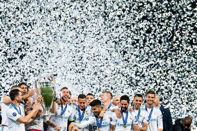 Fußball, Real Madrid gewinnt Champions League Fußball, CL Finale, Real Madrid gewinnt Champions League 180526 Players of Real Madrid celebrate with the trophy after the UEFA Champions League final between Real Madrid and Liverpool on May 26, 2018 in Kyiv. Photo: Vegard Wivestad Grott BILDBYRAN kod VG 170178 Copyright: VEGARDxWIVESTADxGRoTT BB180526ZZ032