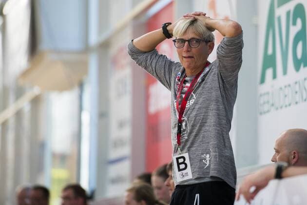 1. HANDBALL DAMEN BUNDESLIGA THÜRINGER HC - BAYER LEVERKUSEN 26 05 2018 - Bad Langensalza: Trainerin Renate Wolf (TSV Bayer 04 Leverkusen) im Damen 1. Bundesliga Handball Spiel des Thüringer HC gegen TSV Bayer 04 Leverkusen am 26. Mai 2018 in Bad Langensalza. _________________