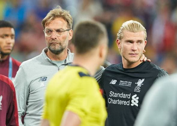 Juergen KLOPP, Trainer Liverpool , troestet Loris KARIUS, Liverpool 1 Emotionen, enttaeuscht, Enttaeuschung, Frust, frustriert, Trauer ,traurig, verzweifelt, Verzweiflung REAL MADRID - FC LIVERPOOL Fussball UEFA Champions League, Finale, Kiew, Ukraine, May 26, 2018 CL Season 2017 2018 *** Juergen KLOPP Coach Liverpool relieves Loris KARIUS Liverpool 1 emotions disappointed disappointment frustration frustrated sadness sad desperate desperation REAL MADRID FC LIVERPOOL football UEFA Champions League Final Kiev Ukraine May 26 2018 CL Season 2017 2018