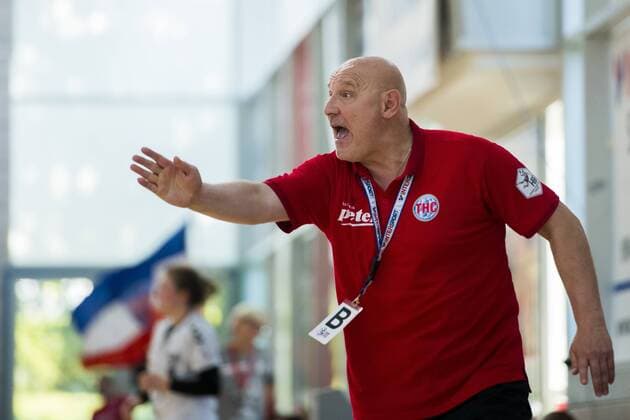 1. HANDBALL DAMEN BUNDESLIGA THÜRINGER HC - BAYER LEVERKUSEN 26 05 2018 - Bad Langensalza: Trainer Herbert Müller (Thüringer HC) im Damen 1. Bundesliga Handball Spiel des Thüringer HC gegen TSV Bayer 04 Leverkusen am 26. Mai 2018 in Bad Langensalza. _________________