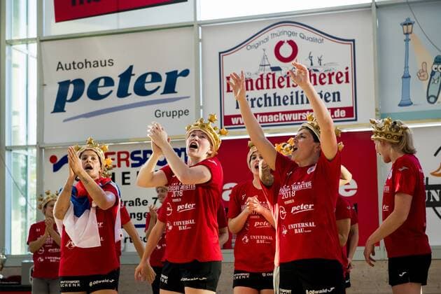 Handball, Damen, Thüringer HC ist Deutscher Meister 1. HANDBALL DAMEN BUNDESLIGA THÜRINGER HC - BAYER LEVERKUSEN 26 05 2018 - Bad Langensalza: Die Damen des Thüringer HC feiern ihre Meisterschaft nach dem Damen 1. Bundesliga Handball Spiel des Thüringer HC gegen TSV Bayer 04 Leverkusen am 26. Mai 2018 in Bad Langensalza. _________________