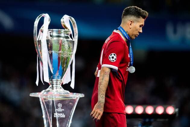 180526 Roberto Firmino of Liverpool walks by the trophy after the UEFA Champions League final between Real Madrid and Liverpool on May 26, 2018 in Kyiv. Photo: Vegard Wivestad Grott BILDBYRAN kod VG 170178 Copyright: VEGARDxWIVESTADxGRoTT BB180526ZJ030