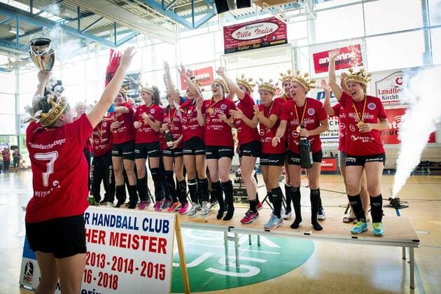 Handball, Damen, Thüringer HC ist Deutscher Meister 1. HANDBALL DAMEN BUNDESLIGA THÜRINGER HC - BAYER LEVERKUSEN 26 05 2018 - Bad Langensalza: Die Damen des Thüringer HC feiern ihre Meisterschaft nach dem Damen 1. Bundesliga Handball Spiel des Thüringer HC gegen TSV Bayer 04 Leverkusen am 26. Mai 2018 in Bad Langensalza. _________________