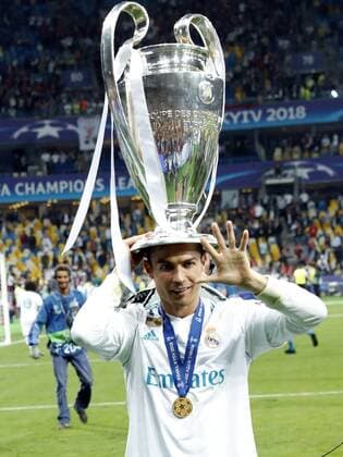 (L-R) Cristiano Ronaldo of Real Madrid with UEFA Champions League trophy, Coupe des clubs Champions Europeens during the UEFA Champions League final between Real Madrid and Liverpool on May 26, 2018 at NSC Olimpiyskiy Stadium in Kyiv, Ukraine UEFA Champions League 2017 2018 xVIxVIxImagesx xMauricexvanxSteenxIVx 11044268
