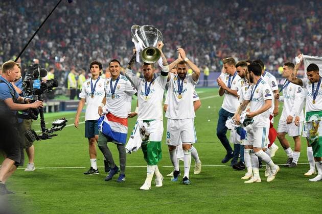 Real Madrid s players celebrate with the trophy after winning the UEFA Champions League final game between Real Madrid and Liverpool FC at the NSC Olimpiyskiy stadium in Kiev, Ukraine, 26 May 2018. UCL Final 2018 - Real Madrid vs Liverpool FC !ACHTUNG: NUR REDAKTIONELLE NUTZUNG!  Copyright: xMykolaxTysx RML01 20180526-636629746851926222