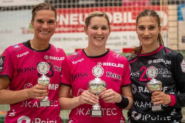 links Julia Behnke, Mitte Marlene Zapf, rechts Isabell Roch (TUS Metzingen) Handball, BL, Frauen, TusSies Metzingen - Buxtehuder SV, 26.05.18 Metzingen Copyright: xEibner-Pressefoto SCHMIDTx EP_MST