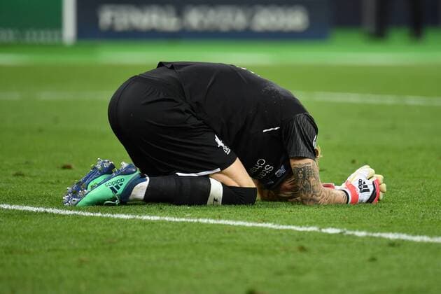 Loris KARIUS (Torwart Liverpool),Enttaeuschung,Frust,enttaeuscht, frustriert,niedergeschlagen nach Spielende, Liegt auf dem Rasen, Aktion,Einzelaktion,Einzelbild, Freisteller,Ganzkoerperaufnahme,ganze Figur. Fussball Champions League Finale 2018 Real Madrid-FC Liverpool 3-1, Saison2017 18, am 26.05.2018, Stadion NSK Olimpiyskyi